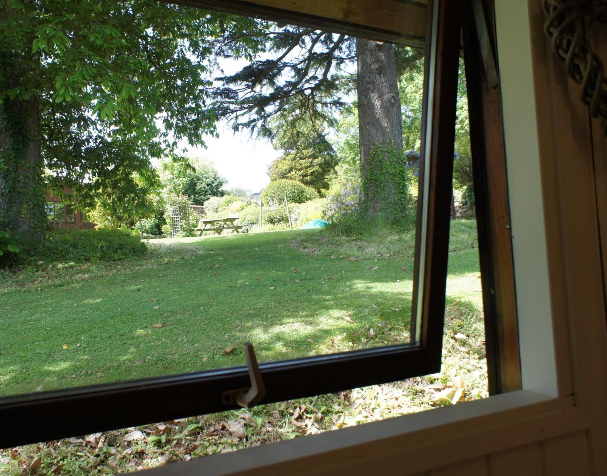 Laburnum Lodge Sleeps 6 Wheelchair Access Minehead Exterior photo